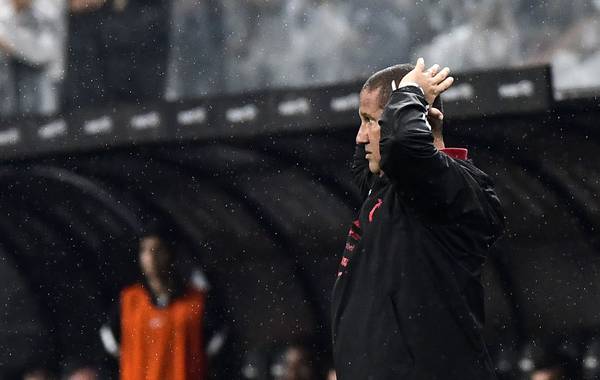 Mário Jorge lamenta saída de Gerson em Corinthians x Flamengo: A gente perdeu a referência