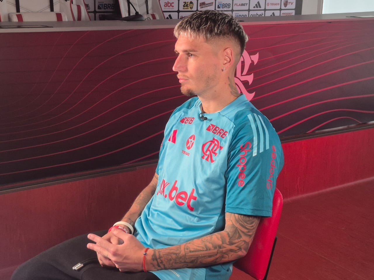 PRIORIDADE! Renovação de contrato de Varela com Flamengo deve ser garantida após demora.