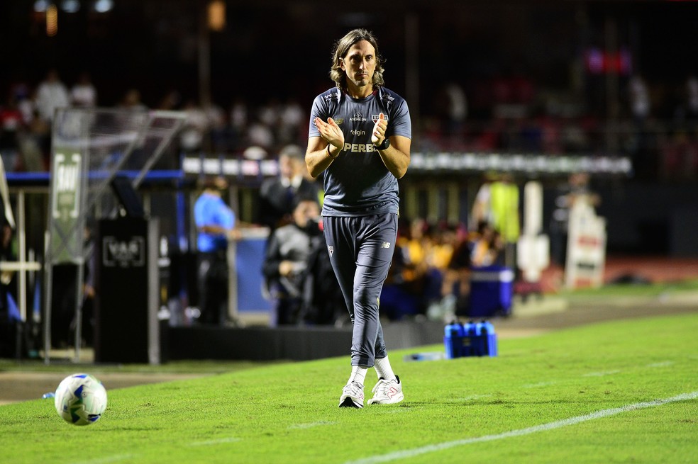 Luis Zubeldía em São Paulo x Alianza Lima — Foto: Marcos Ribolli