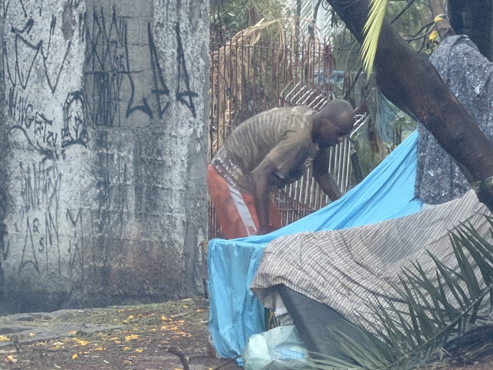 Ex-jogador Régis Pitbull em situação de rua — Foto: Emilio Botta