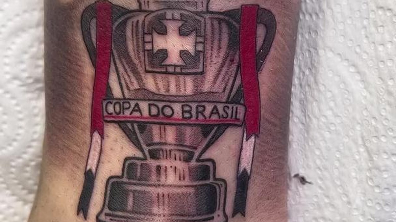 Calleri tatua taça da Copa do Brasil