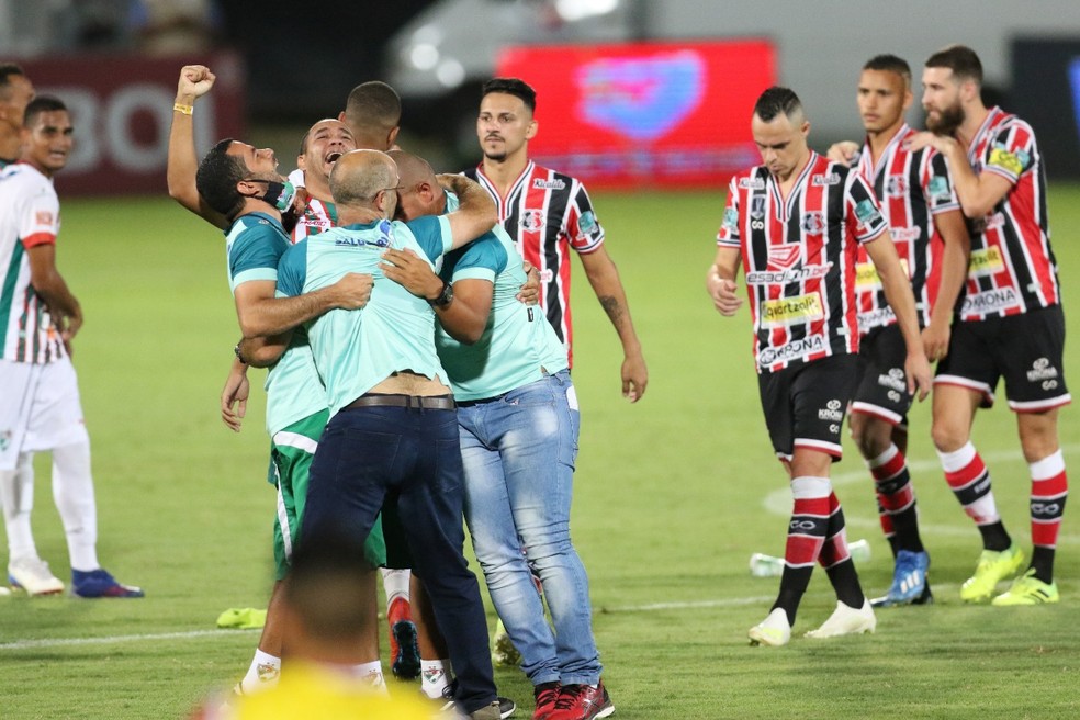 Após 34 pênaltis, Salgueiro elimina Náutico nas quartas de final do  Pernambucano - Folha PE
