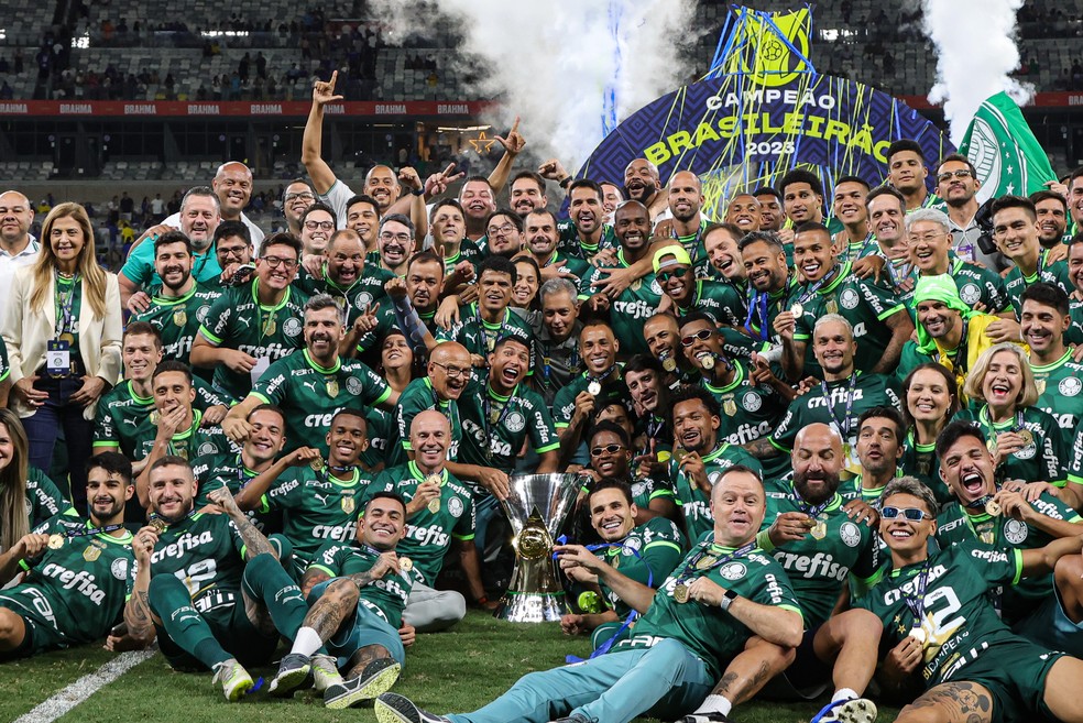 PES 2011 terá cinco clubes brasileiros - Estadão