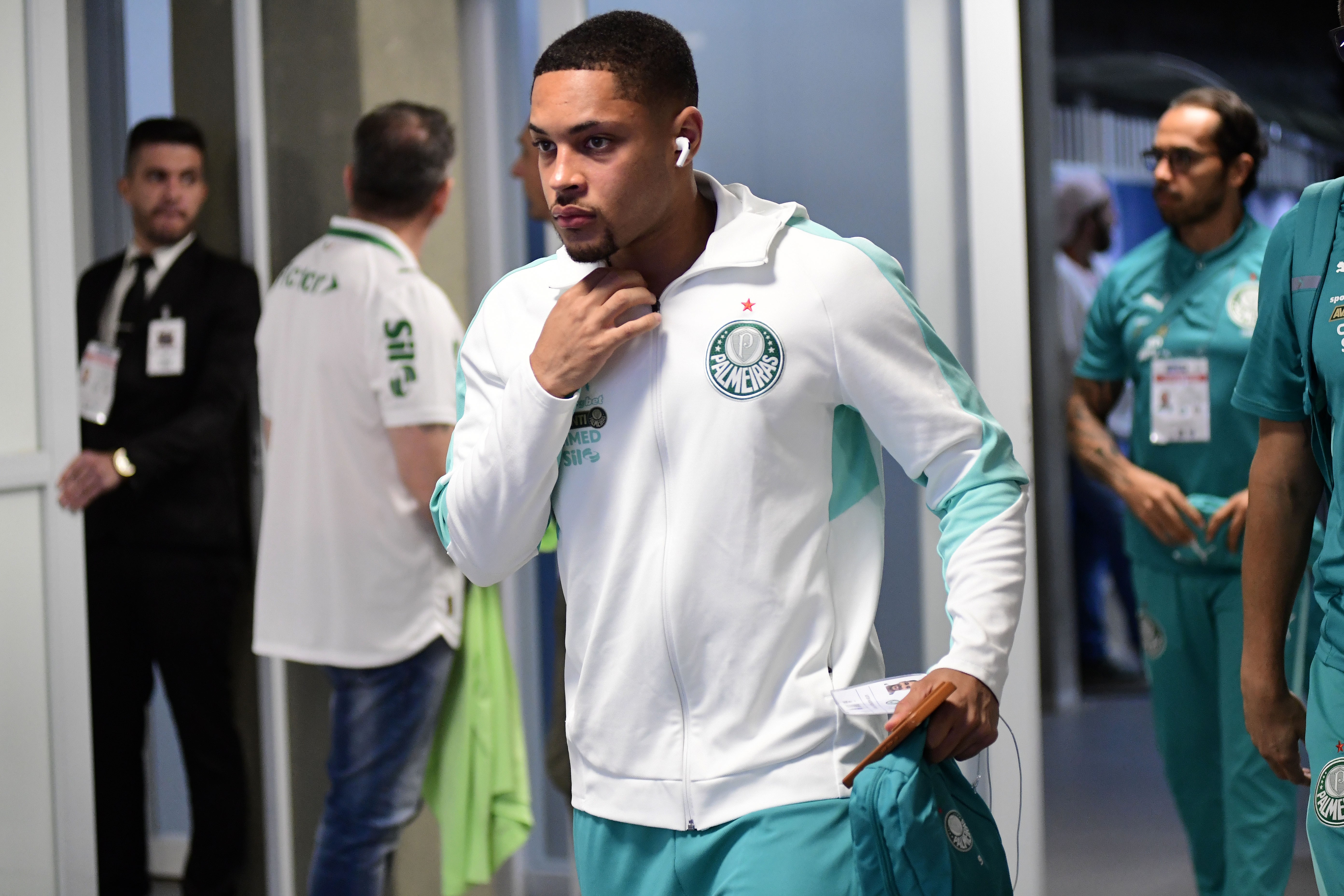 Ancelotti Justifica Ausência de Vitor Roque nas Convocações da Seleção