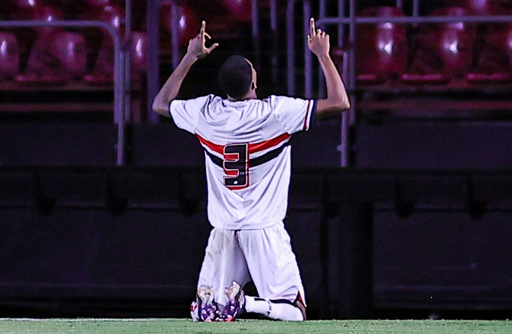 Promessa rumo a Europa? Isac desperta interesse europeu e São Paulo blinda zagueiro com multa de € 60 milhões