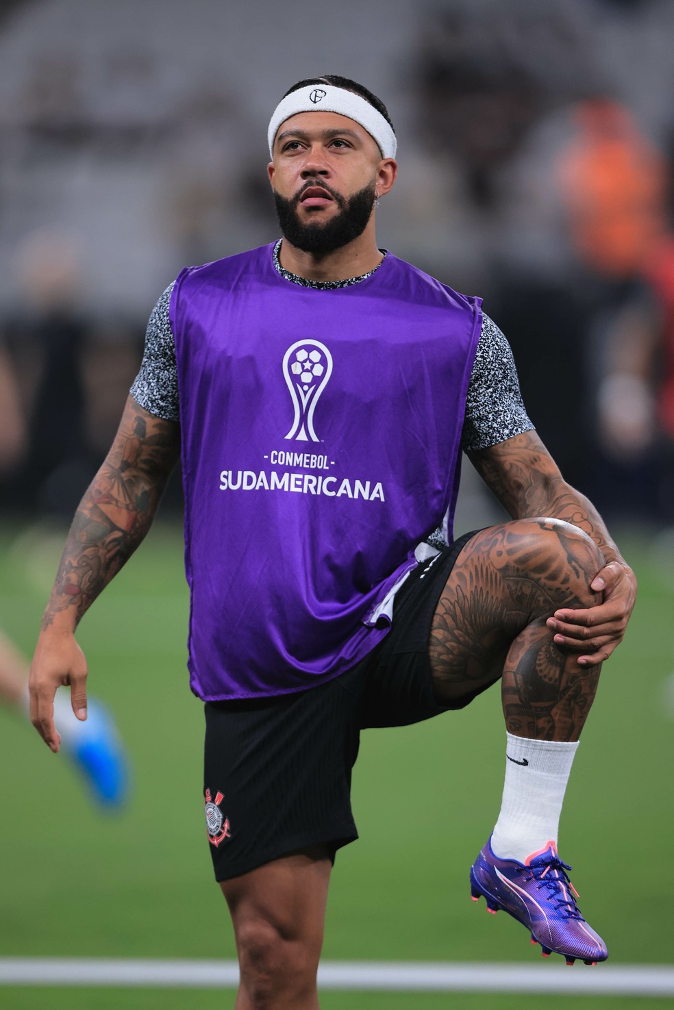Memphis Depay antes de Corinthians x Fortaleza — Foto: Ettore Chiereguini/AGIF