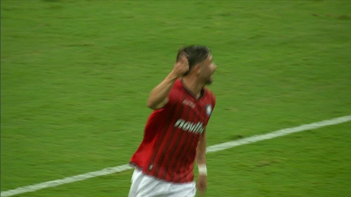 Grêmio substitui Mayk no primeiro tempo em derrota e deve reavaliá-lo.