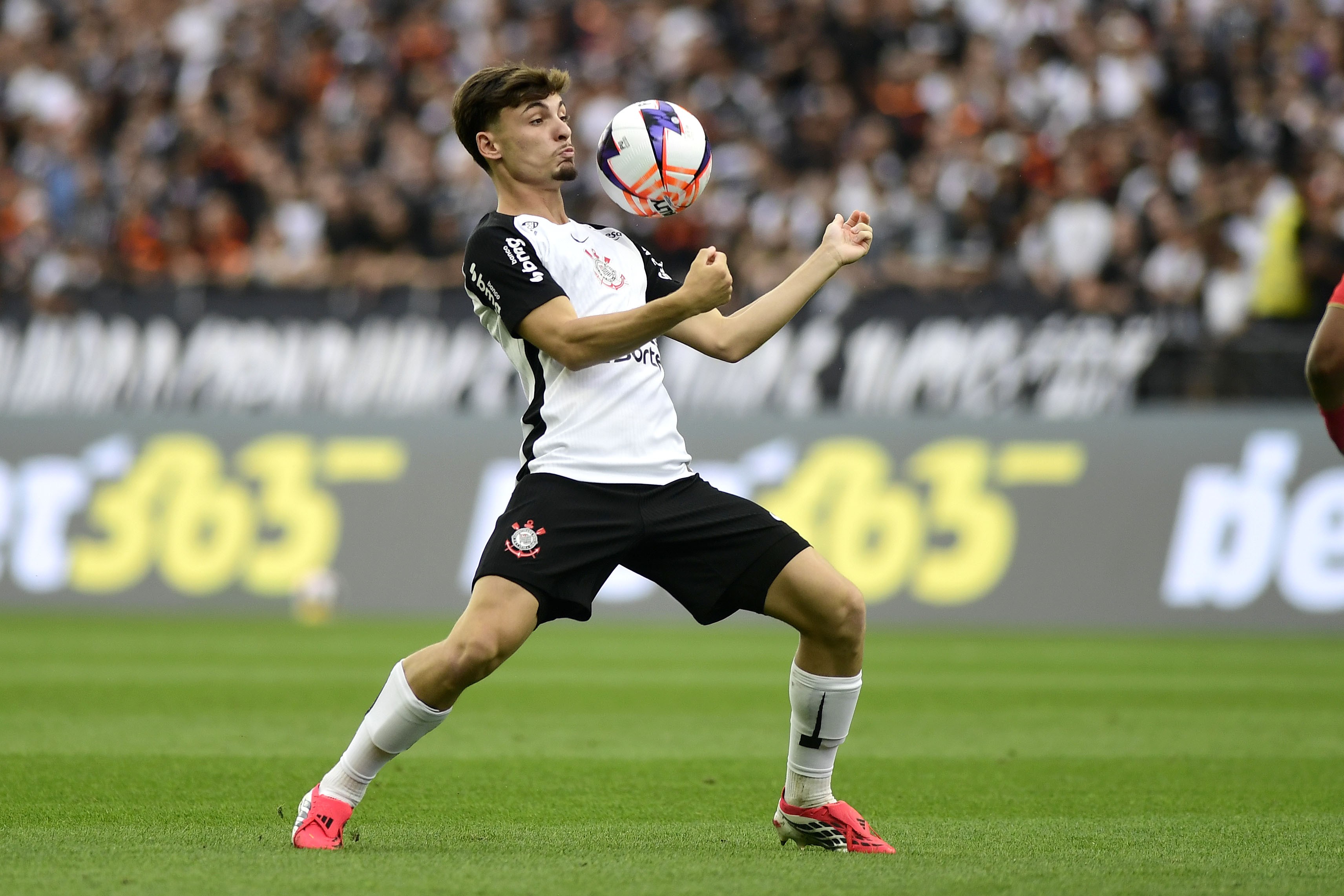 Bidon: A Nova Esperança de Diniz para Reforçar a Potência Ofensiva do Corinthians na Copa do Brasil