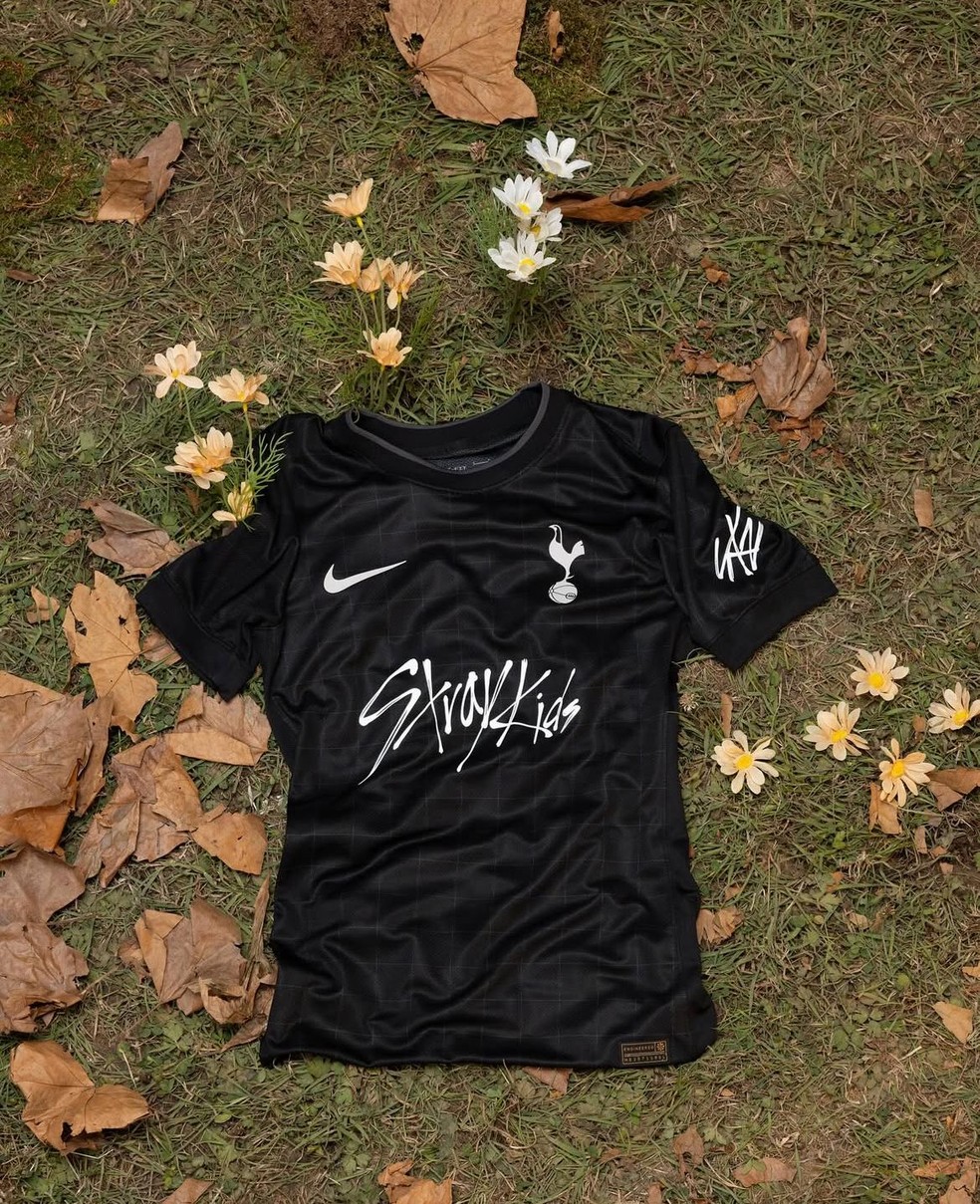 ウェア Nike Tottenham Hotspur Stray Kids Tottenham lança camisa em parceria com o grupo de K-pop Stray Kids