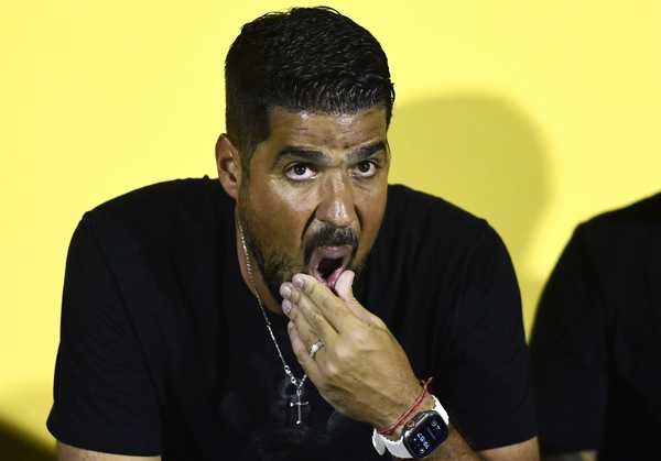 Antônio Oliveira busca igualar jejum de vitórias de Mano no Corinthians em 2024.