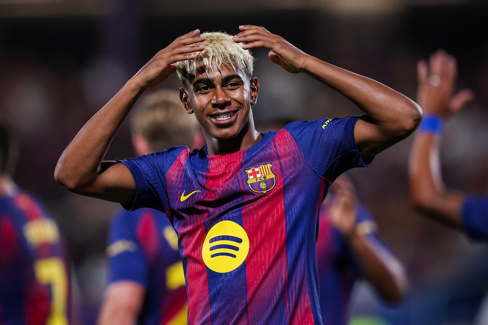 Lamine Yamal é um dos candidatos a conquistar a Bola de Ouro nesta segunda — Foto: Eric Alonso/Getty Images