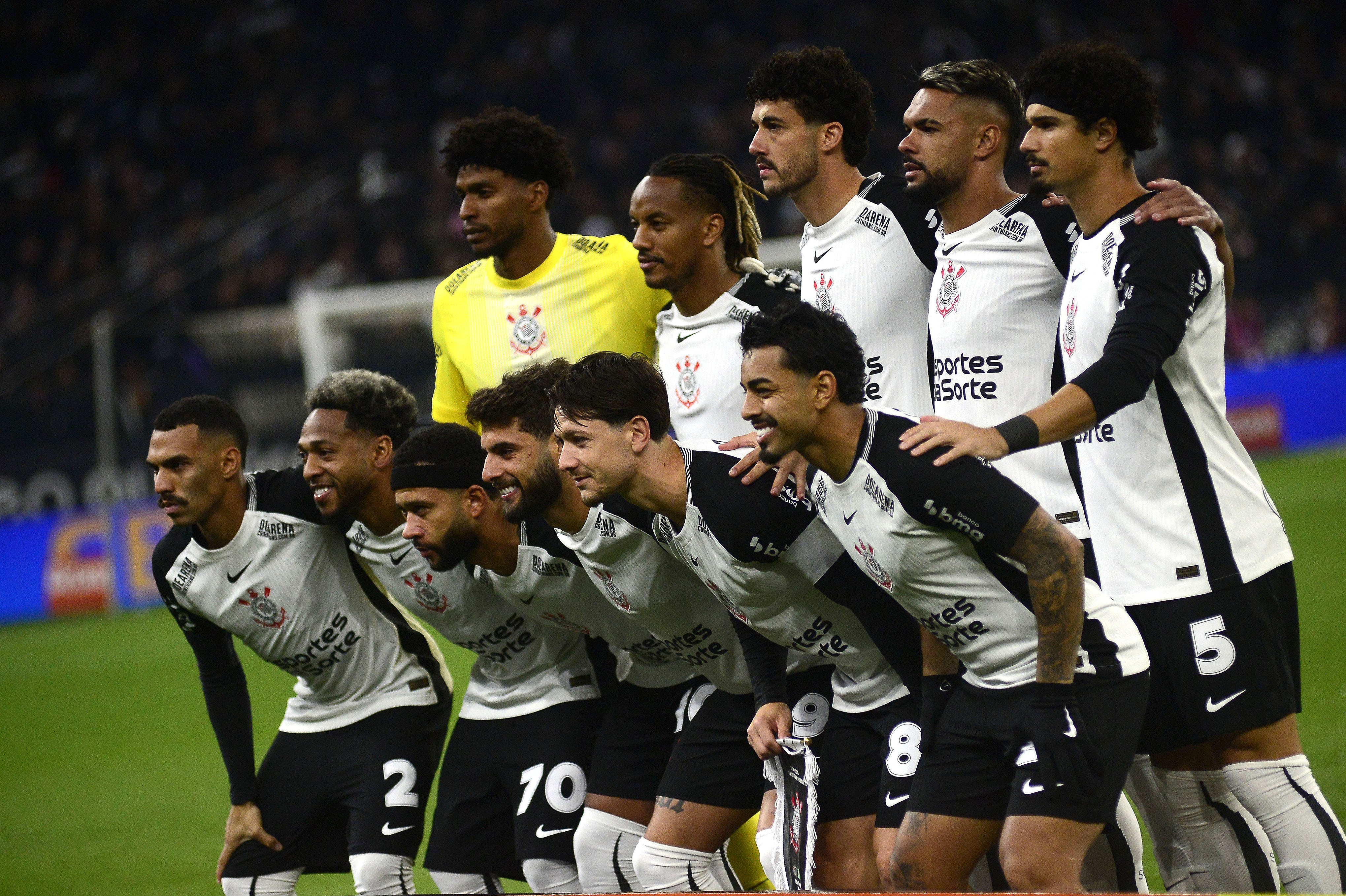Destaque de Memphis e Raniele impulsiona vitória do Corinthians em clássico