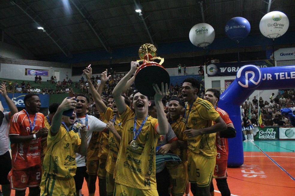 Giga Sports campeão Sub-20 da Copa TV Grande Rio de Futsal — Foto: Emerson Rocha / ge Petrolina
