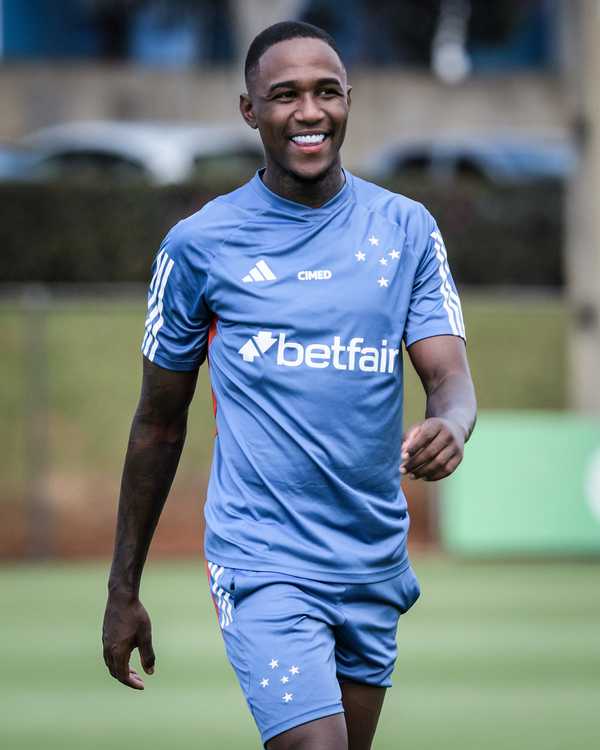 Reintegrado, Cruzeiro renova com João Pedro até fim de 2026.