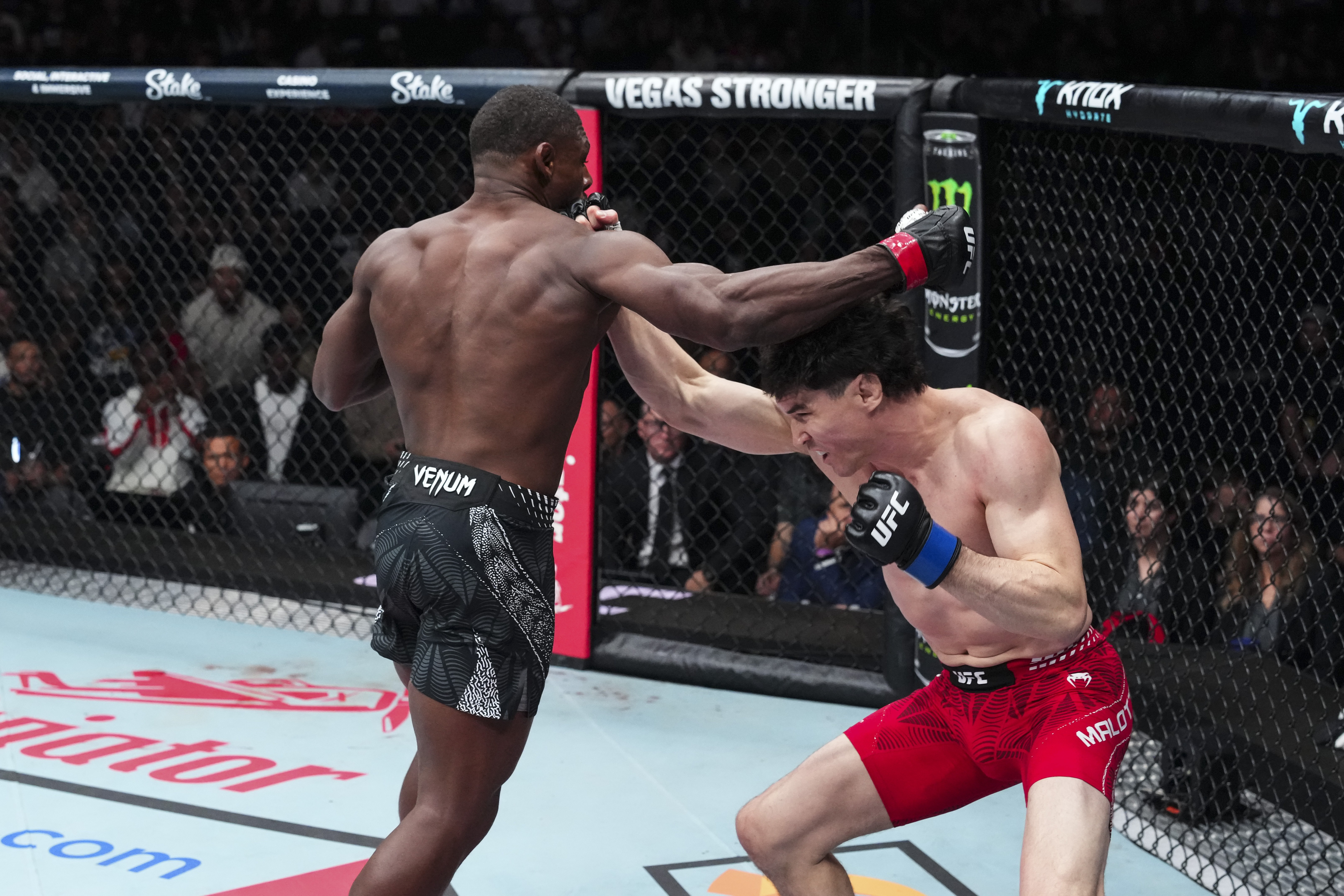 UFC: Mike Malott nocauteia Joaquin Buckley na luta principal no Canadá