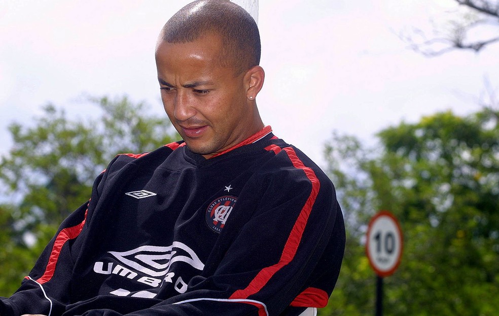 Alex Mineiro foi campeão brasileiro com o Athletico, em 2001 — Foto: Agência Gazeta Press