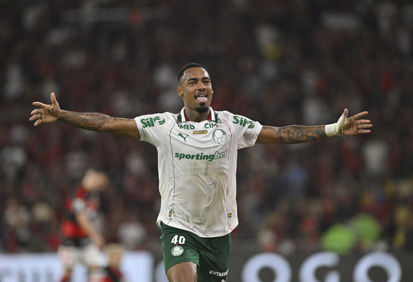 Saída próxima? Manchester City prepara proposta milionária por joia e Palmeiras já admite venda