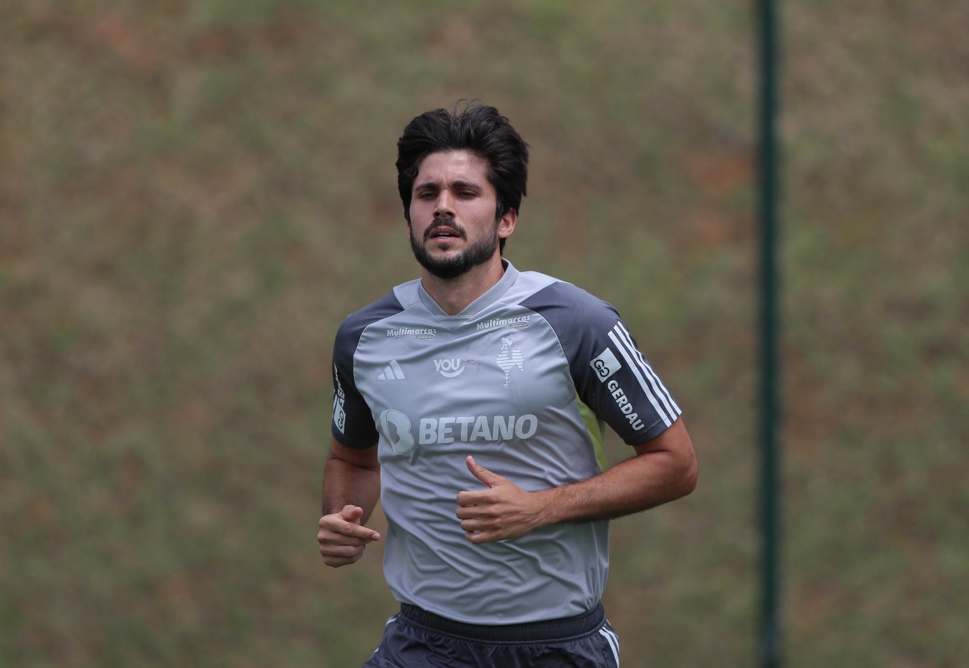 Mais antigo no Atlético-MG, Igor Rabello comenta concorrência, grave lesão e paixão por carro popular