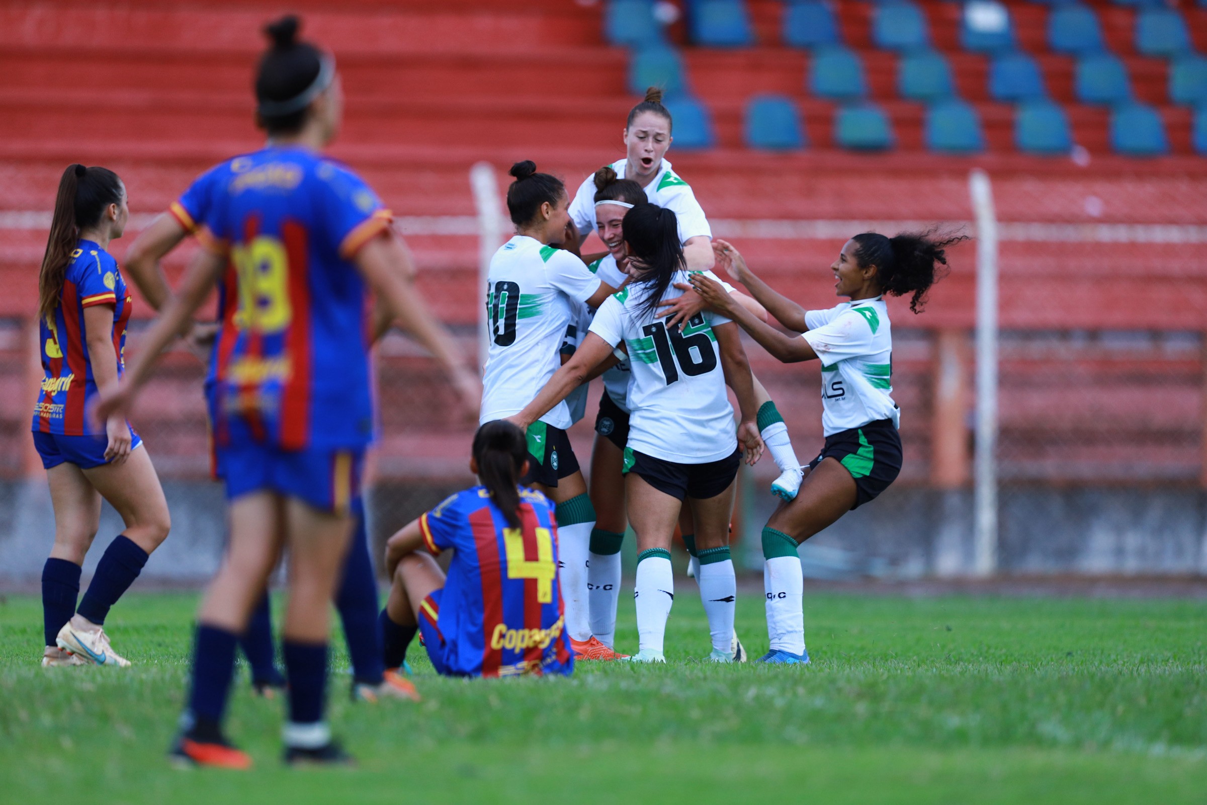 Coritiba goleia o Toledo e estreia com vitória no Brasileiro Feminino ...