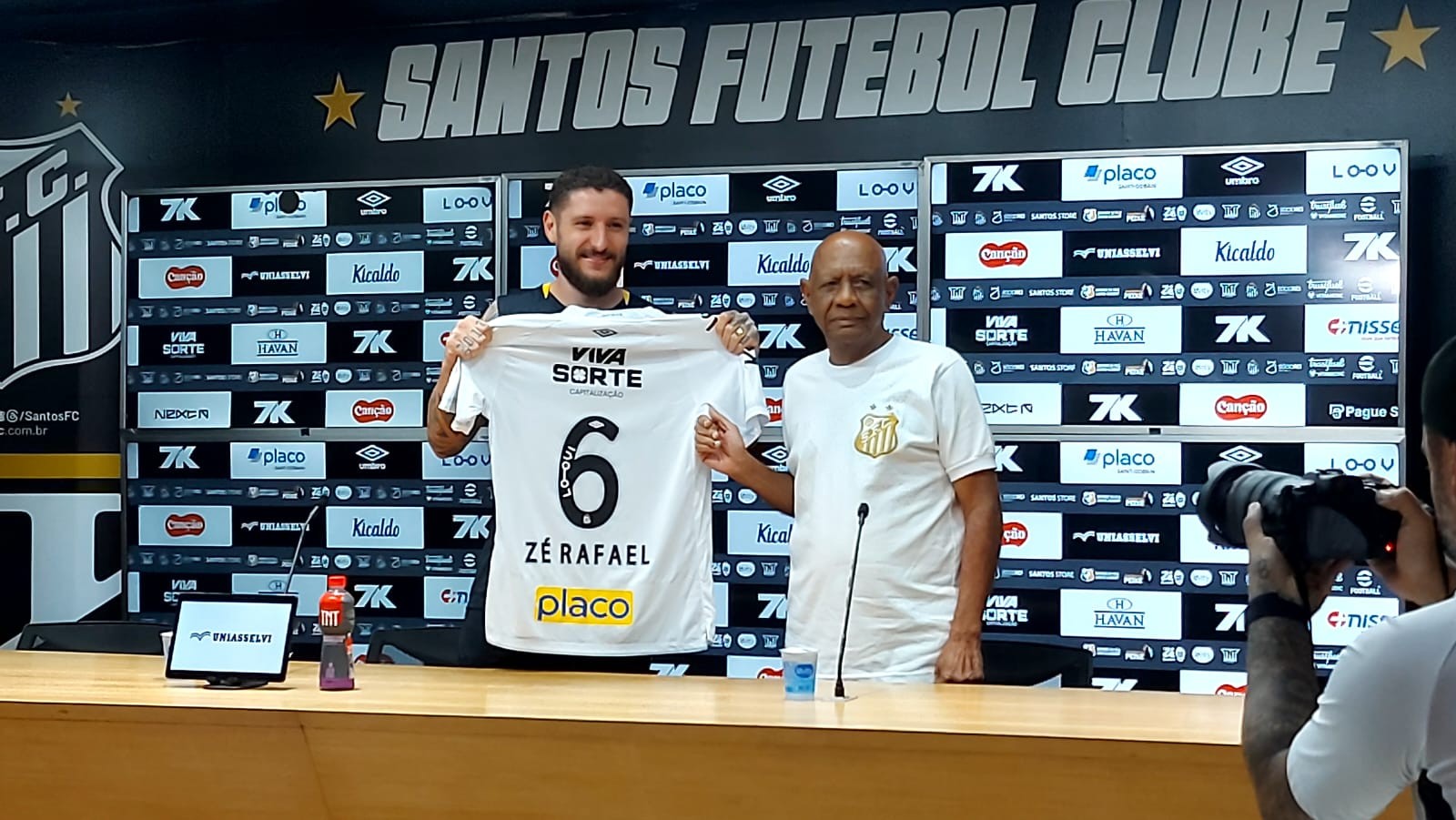 Zé Rafael revela que pensou em parar por dores, mas se diz recuperado no Santos: 