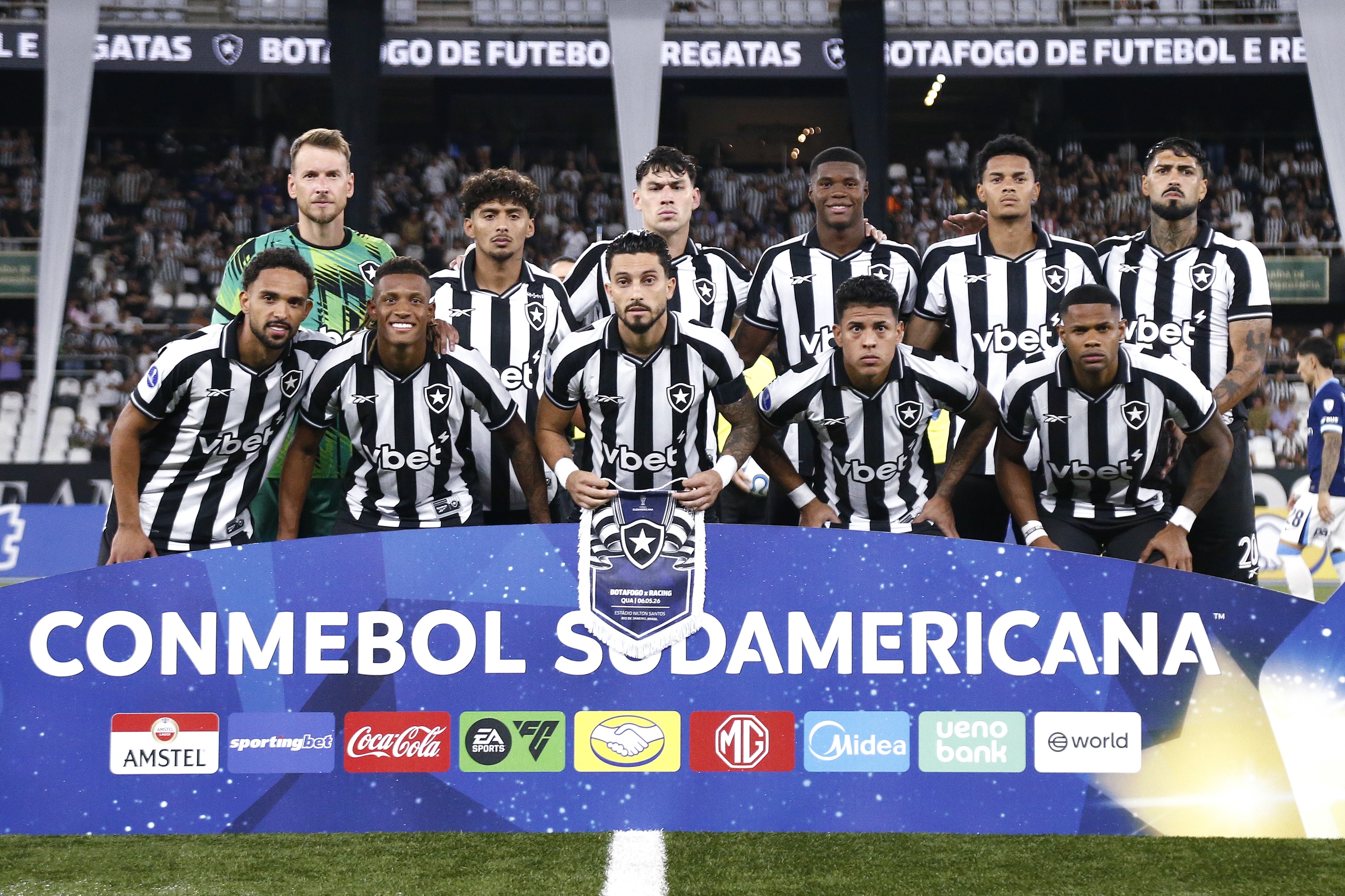 Botafogo brilha com vitória sobre o Racing; Medina é o destaque do jogo