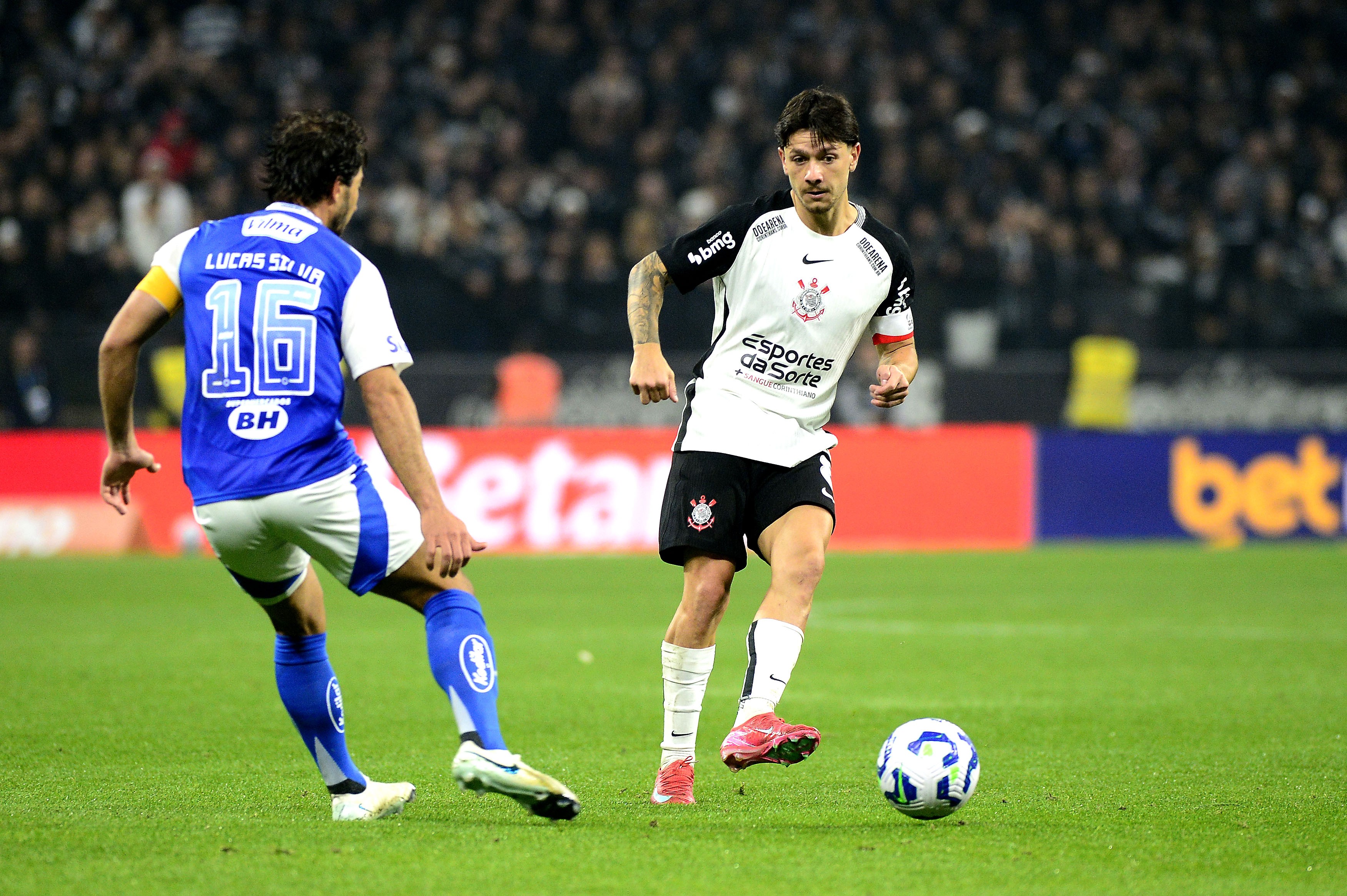 Garro expressa descontentamento com fase negativa do Corinthians: 