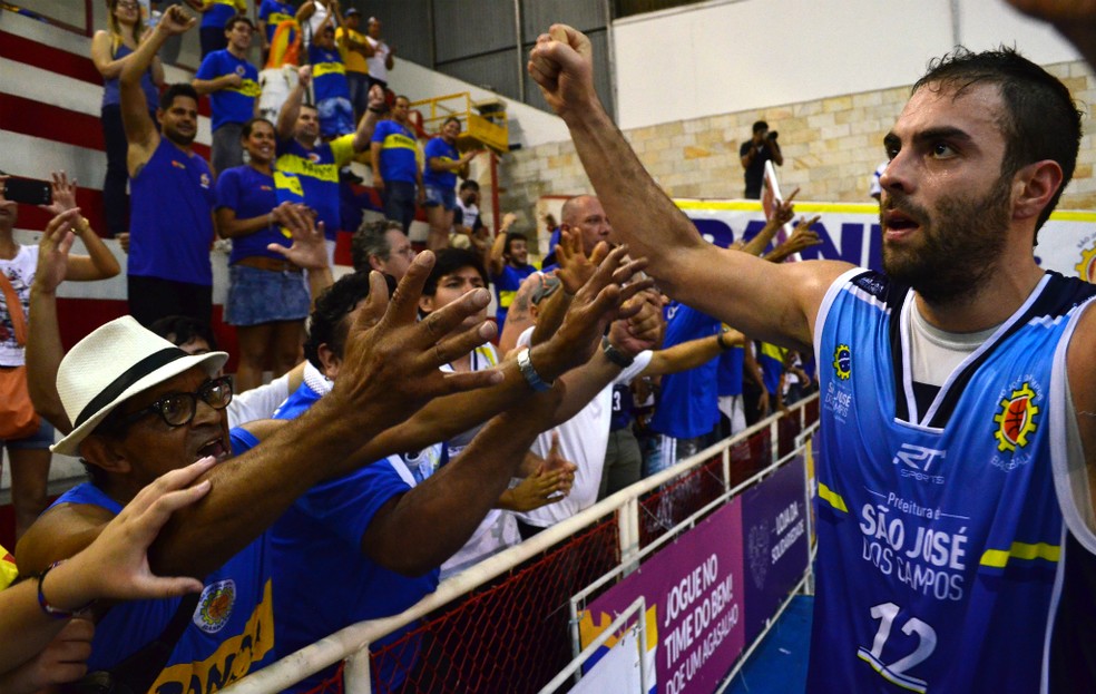 Pedro Teruel, campeão paulista com o São José em 2015