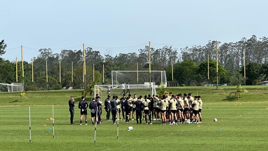 Tencati esboça time do Criciúma para enfrentar o Botafogo; confira provável