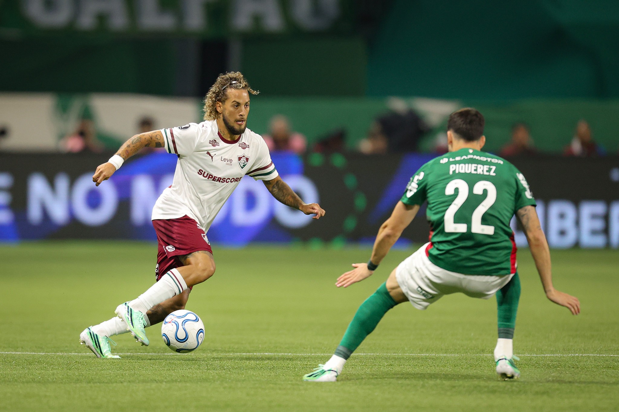 Guga alcança 150 jogos pelo Fluminense e ganha espaço na lateral-direita