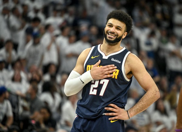 NBA: Jamal Murray acerta cesta de antes do meio da quadra; veja