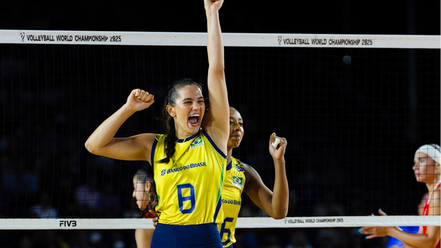 Julia Kudiess festeja ponto do Brasil contra Porto Rico