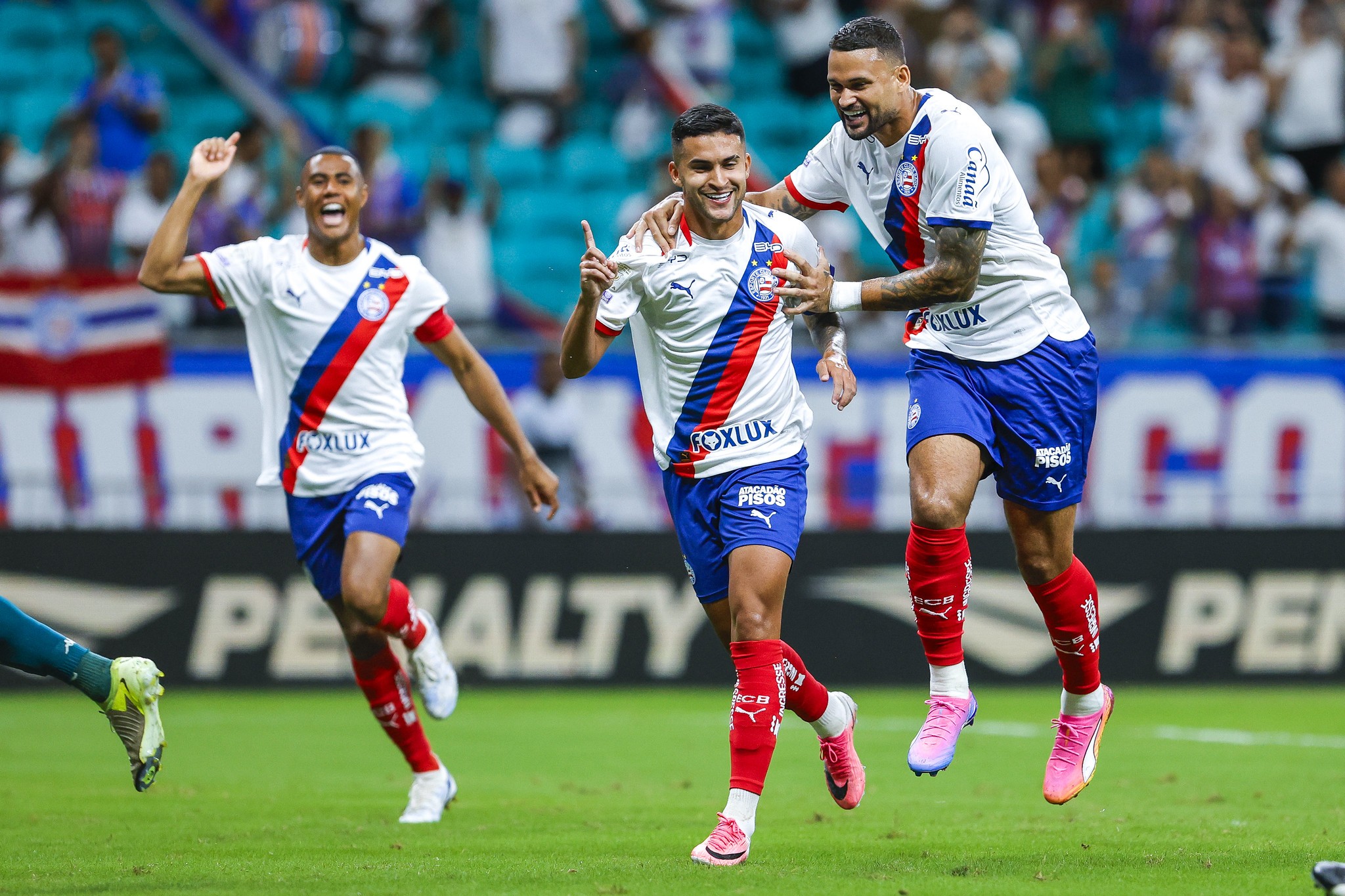 Análise: Bahia vence primeiro jogo depois da Copa com trio badalado no banco e mudanças táticas