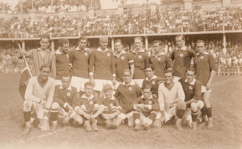 Bianco é o quarto da esquerda para a direita, em pé — Foto: Divulgação Palmeiras/Acervo Amílcar Barbuy