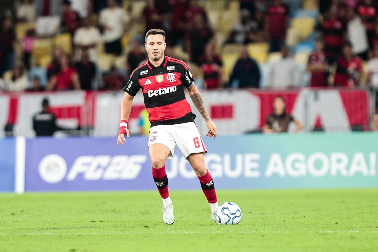 Saúl abre mão de férias no Flamengo para focar em preparação física!