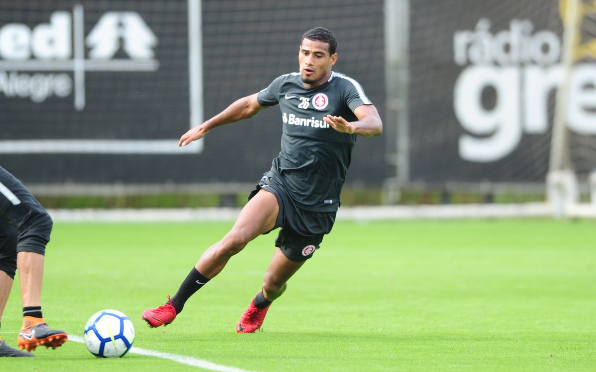 Gabriel Dias sente desconforto e fica fora de viagem; Sarrafiore volta ...