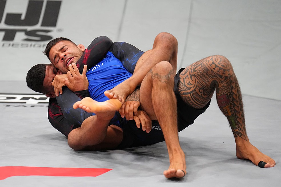 Durinho finalizou Horlando Monteiro na estreia do UFC BJJ