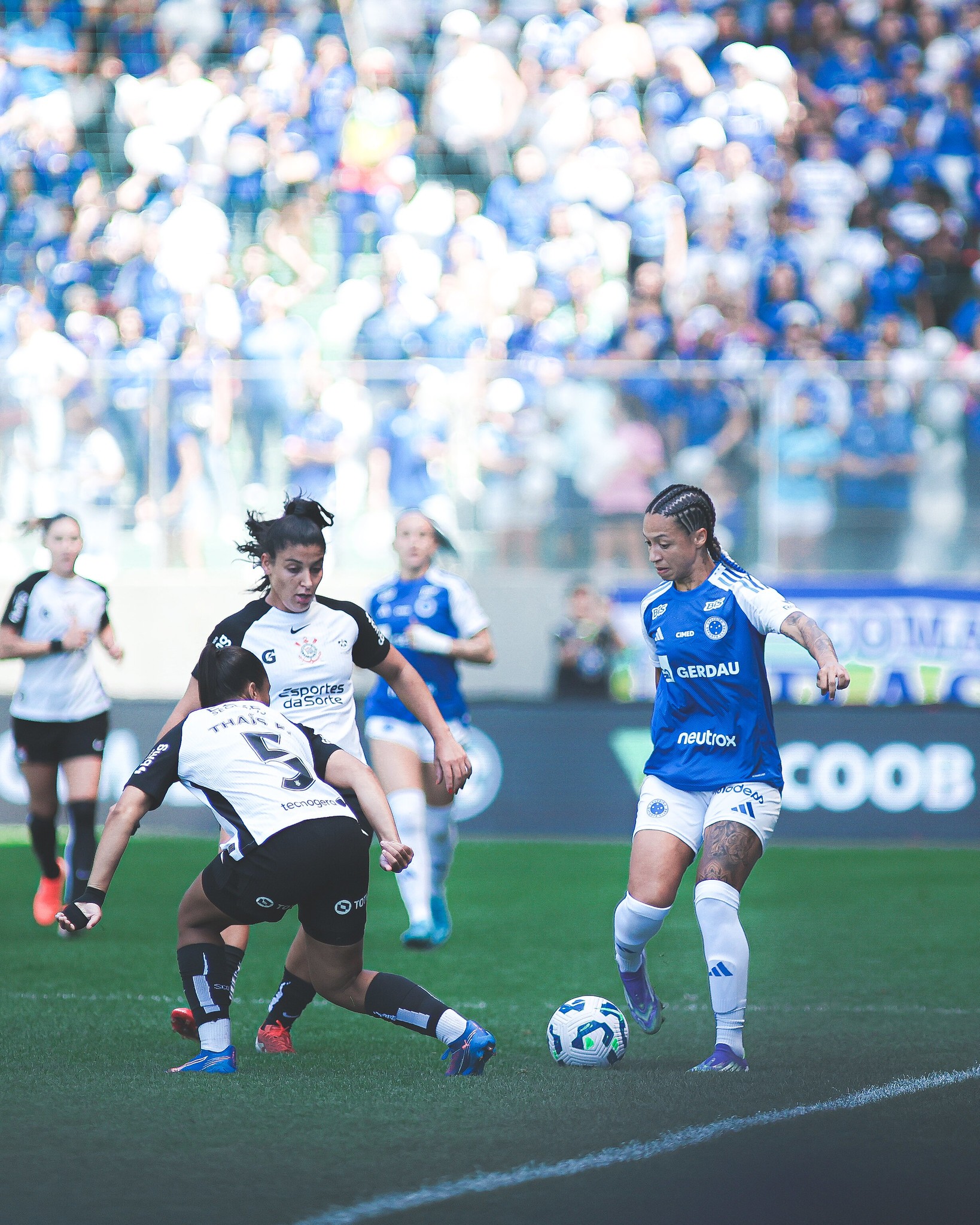 Premiação inédita pode render ao Cruzeiro quase 20% de investimento no futebol feminino