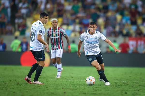 RENATO GAÚCHO EM DÚVIDA! Cristaldo e Monsalve Disputam Titularidade no Grêmio!