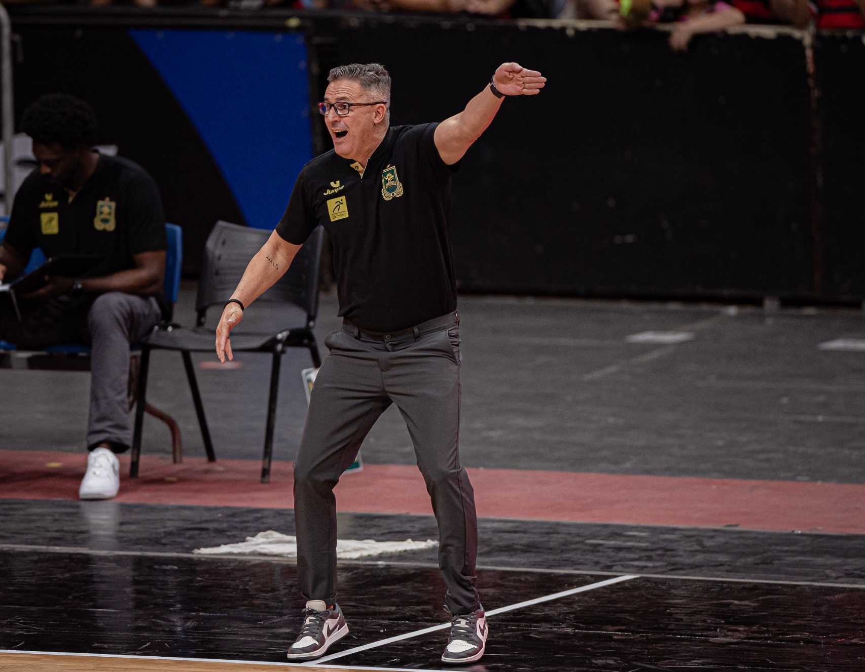 Paulo Jaú exalta defesa do Bauru Basket em vitória sobre o Flamengo na estreia do NBB