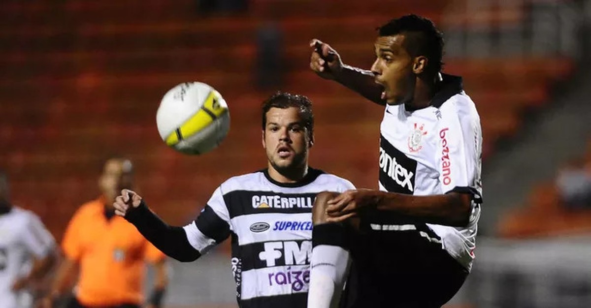 Lembra dele? Campeão da Libertadores com o Corinthians, Élton assina ...
