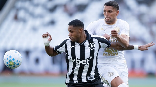 Júnior Santos, do Botafogo, durante partida contra o Chapecoense no Engenhão pela Copa do Brasil 2026