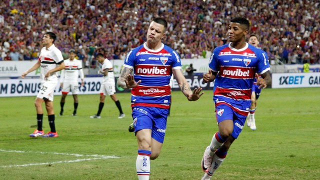 Renato Kayzer comemora gol do Fortaleza contra o São Paulo