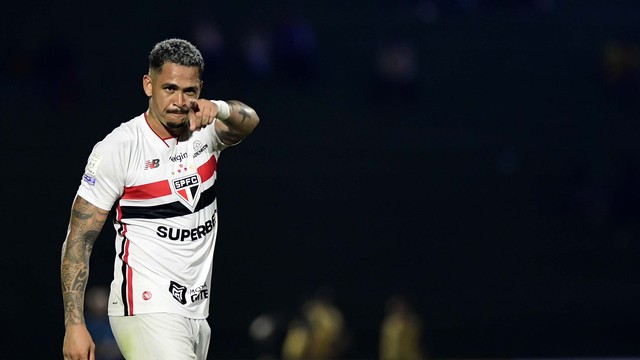 Luciano comemora gol do São Paulo contra o Mirassol