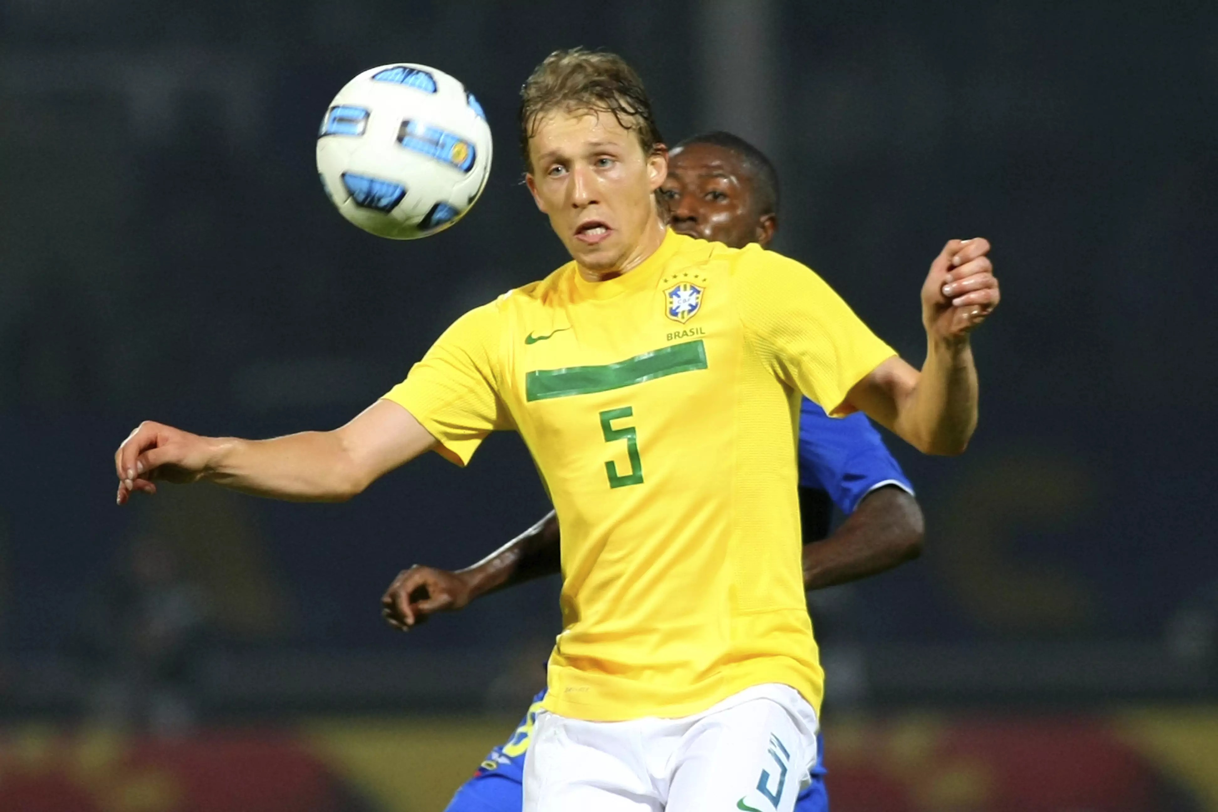 Ex-Seleção, Lucas Leiva reflete sobre falta de meias no Brasil: "As necessidades mudaram"