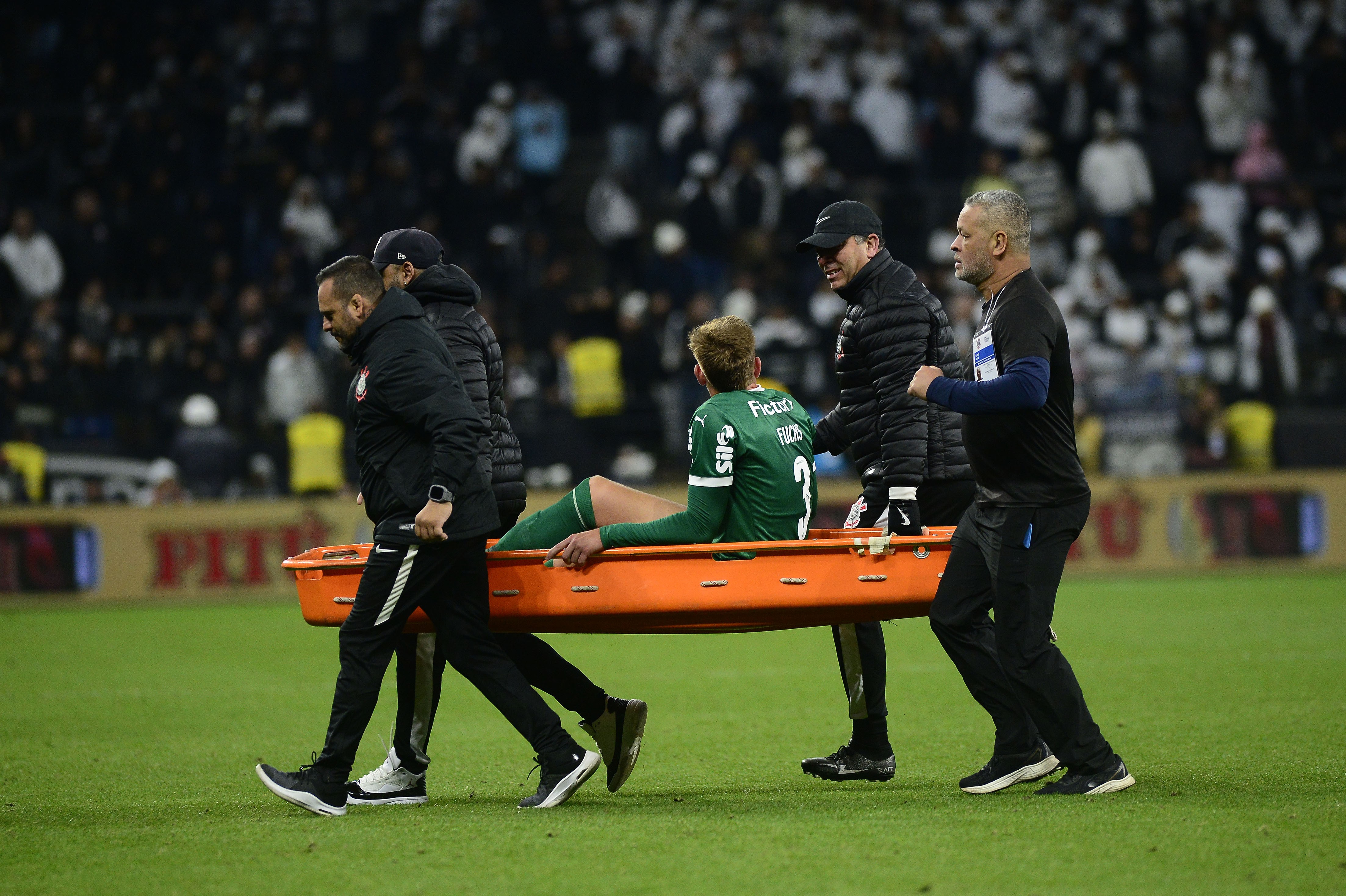 Bruno Fuchs com edema na coxa; Felipe Anderson participa de treino no Palmeiras