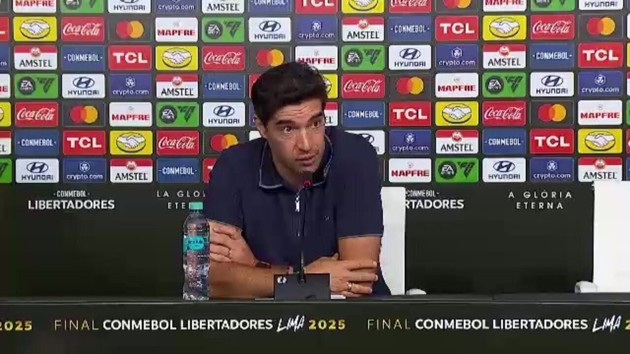 Abel reclama de árbitro em final: 
