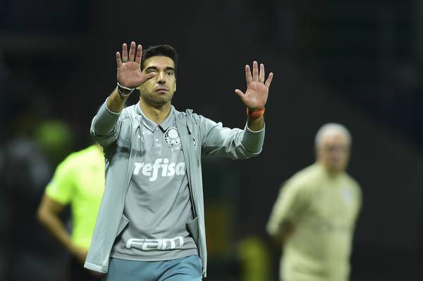 Abel é o primeiro técnico do século a ficar três anos no Palmeiras e empilha recordes; veja as marcas