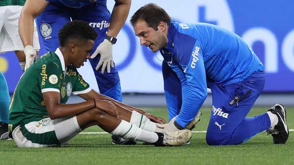 VOLTA QUANDO? Craque do Palmeiras em processo de recuperação após torção em tornozelo esquerdo