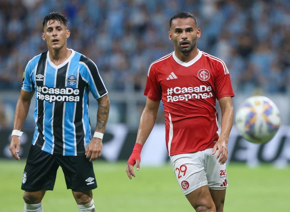 Alfa.bet estampou a #CasadeResponsa nas camisas de Grêmio e Inter no clássico 444 — Foto: Ricardo Duarte/Divulgação, Internacional