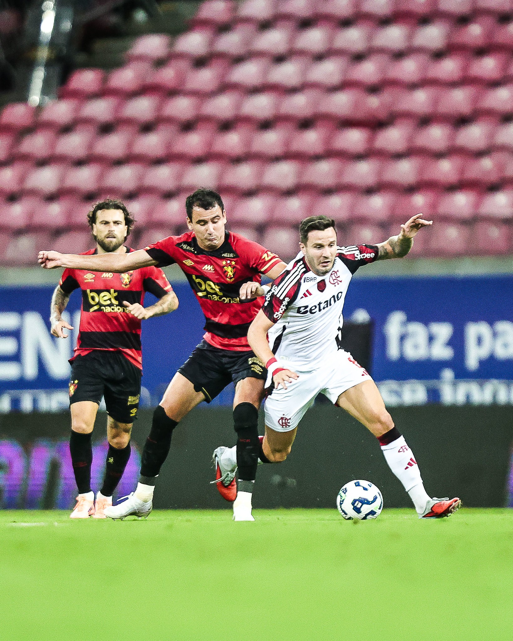 Com oito pendurados, Flamengo liga alerta contra o Fluminense em reta decisiva do Brasileirão | Ge